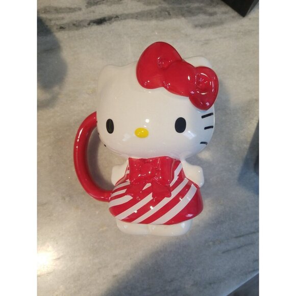 Hello Kitty Christmas Coffee Cup Red and white - Picture 1 of 5